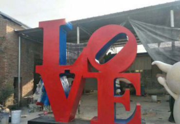 公園廣場玻璃鋼紅色love字符愛情主題雕塑