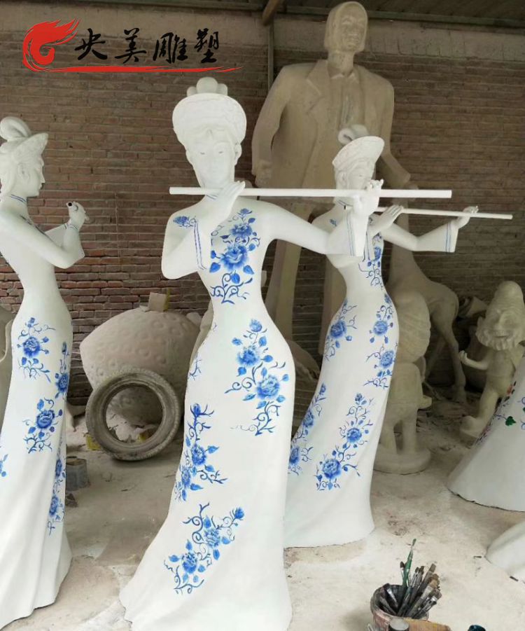 玻璃鋼青花演奏吹笛抽象人物小區園林景觀雕塑圖片