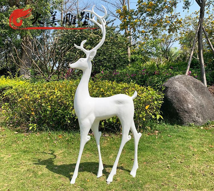 公園園林景觀玻璃鋼抽象白色梅花鹿雕塑圖片 公園園林景觀玻璃鋼抽象白色梅花鹿雕塑圖片