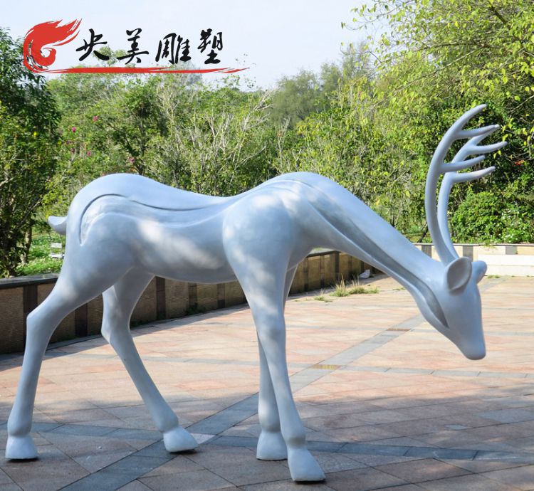 花園景區玻璃鋼抽象動物裝飾擺件梅花鹿雕塑圖片 花園景區玻璃鋼抽象動物裝飾擺件梅花鹿雕塑圖片
