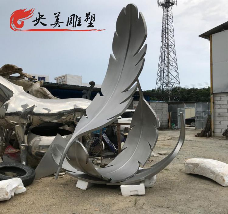酒店會所創意不銹鋼飄落的羽毛景觀雕塑圖片 酒店會所創意不銹鋼飄落的羽毛景觀雕塑圖片