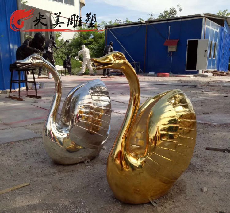 園林戶外不銹鋼噴金烤漆創(chuàng)意抽象天鵝雕塑圖片 園林戶外不銹鋼噴金烤漆創(chuàng)意抽象天鵝雕塑圖片