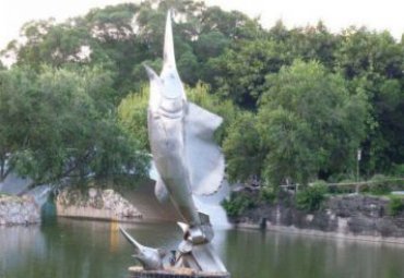 景區公園水池擺放大型不銹鋼魚標識景觀雕塑