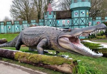 城市園林動物園大型創意玻璃鋼仿真鱷魚景觀雕塑