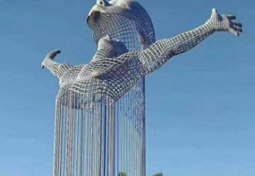 園林戶(hù)外擺放不銹鋼網(wǎng)格鏤空抽象人雕塑