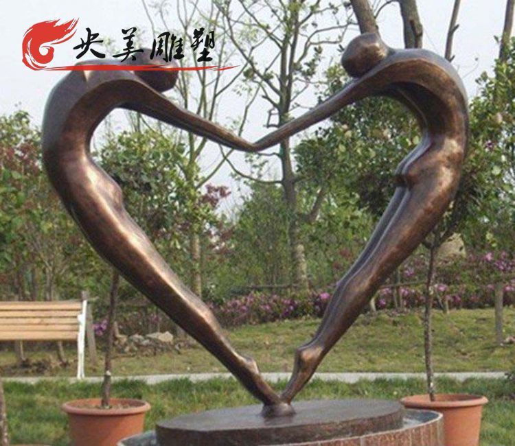 公園園林戶外擺放玻璃鋼仿銅抽象人物心型景觀雕塑圖片 公園園林戶外擺放玻璃鋼仿銅抽象人物心型景觀雕塑圖片