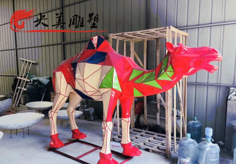 景點(diǎn)商場(chǎng)擺放彩繪玻璃鋼幾何駱駝動(dòng)物景觀雕塑圖片 景點(diǎn)商場(chǎng)擺放彩繪玻璃鋼幾何駱駝動(dòng)物景觀雕塑圖片